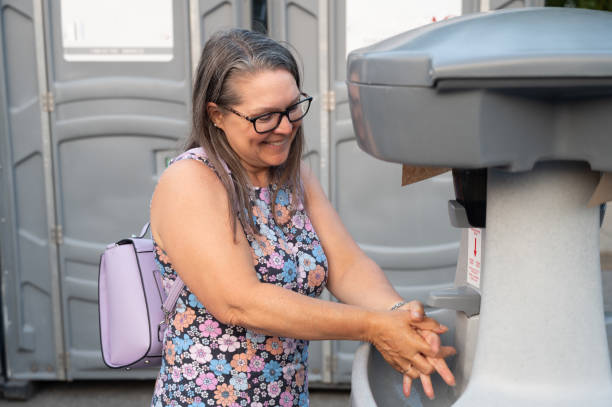 Best Porta potty rental near me  in Lincolnwood, IL